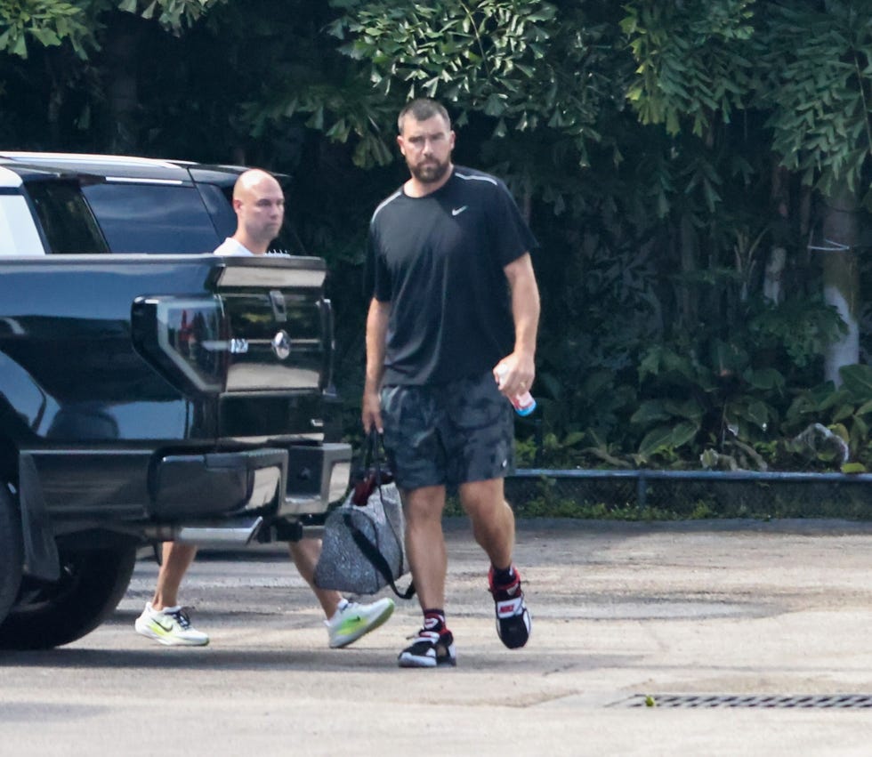 Travis Kelce se vrací do tréninku na Floridě po líbánkách